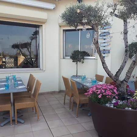 Le Collier Hotel