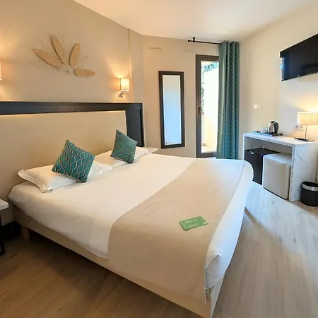 Le Collier Hotel 3*
