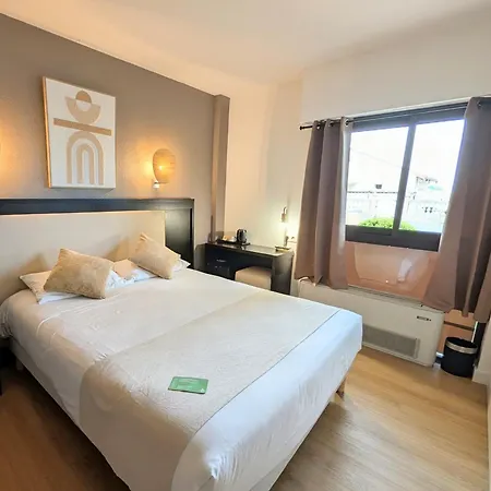 Le Collier Hotel