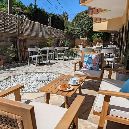 Le Collier Αντίμπ