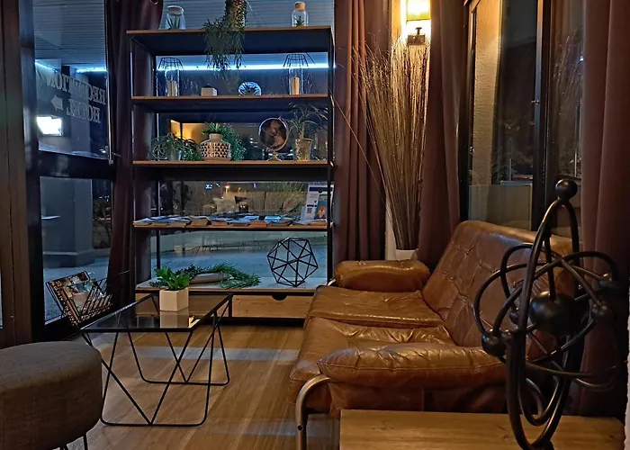 Le Collier Hotel