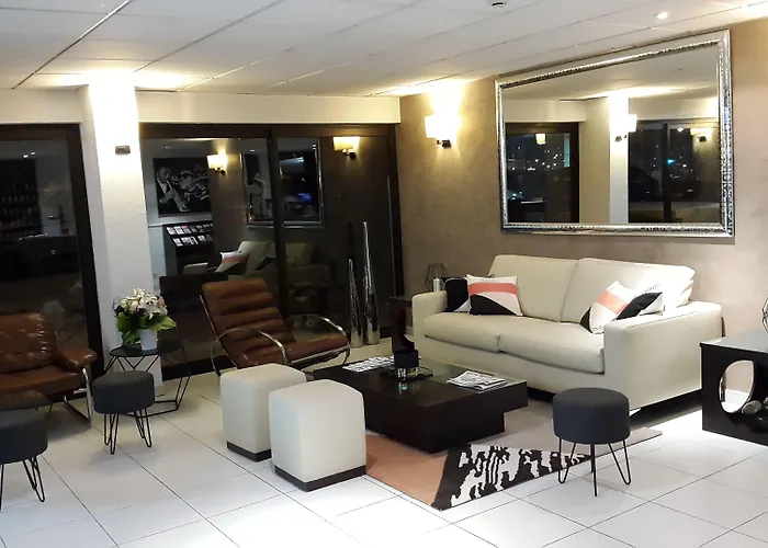 Le Collier Hotel