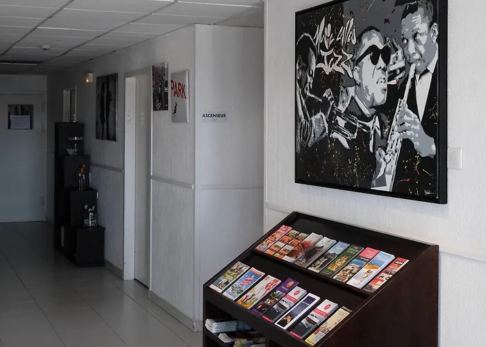 Le Collier Hotel