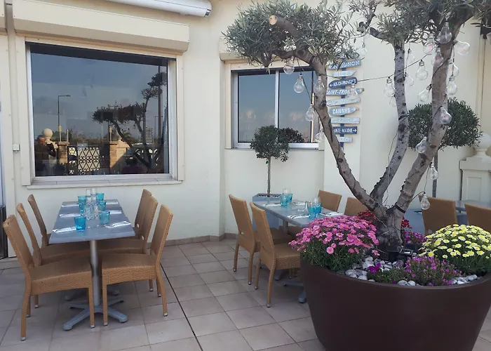 Le Collier Hotel