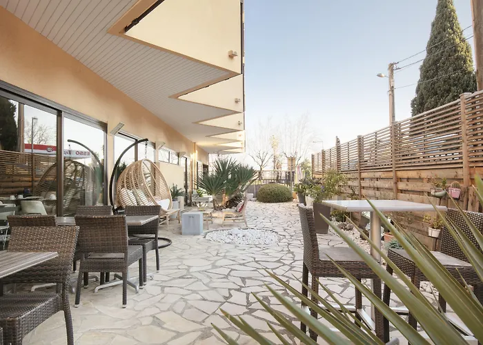 Le Collier Hotel