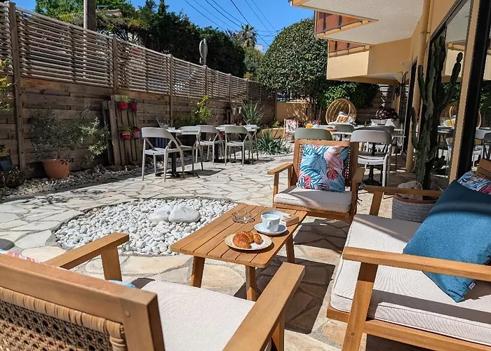 Le Collier Hotel 3*